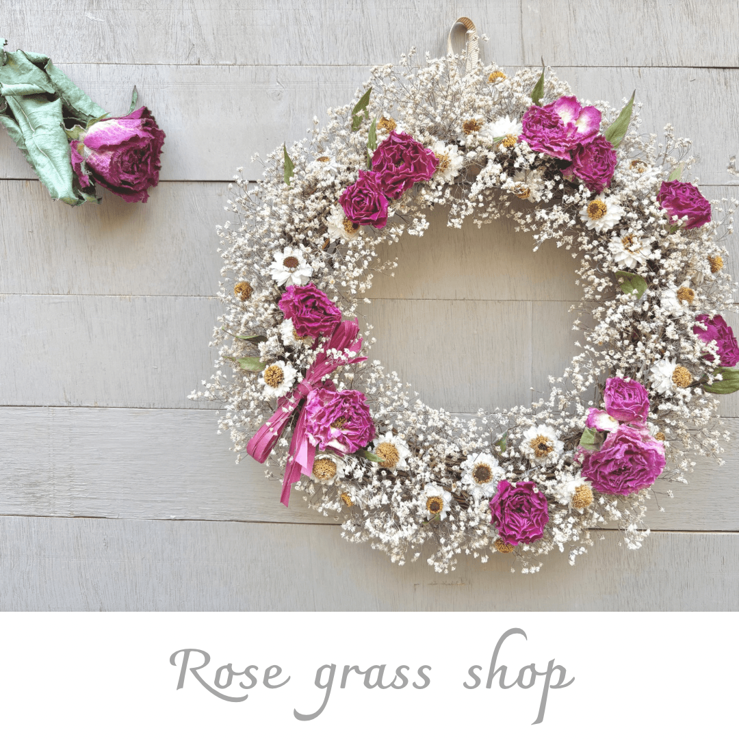 薔薇とかすみ草のリース