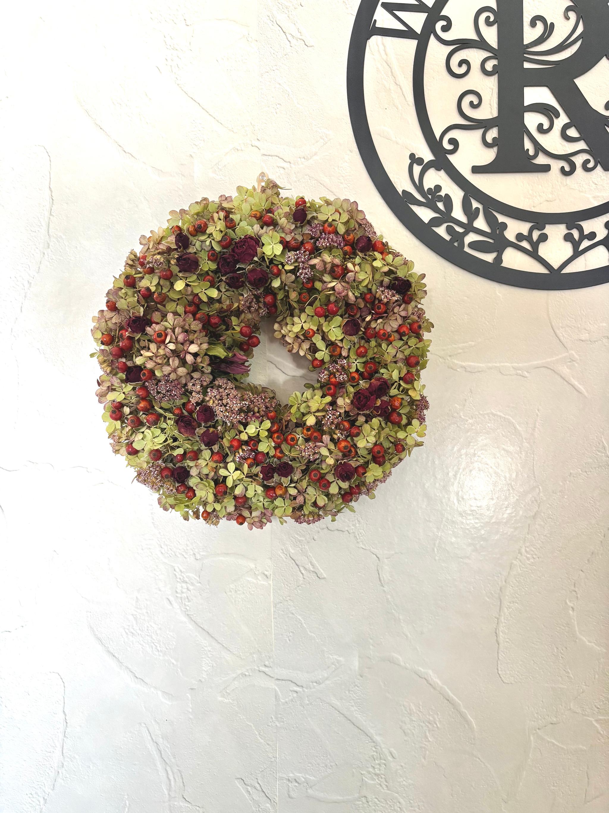 ミニ薔薇とローズヒップのドライフラワーリース | 4枚目