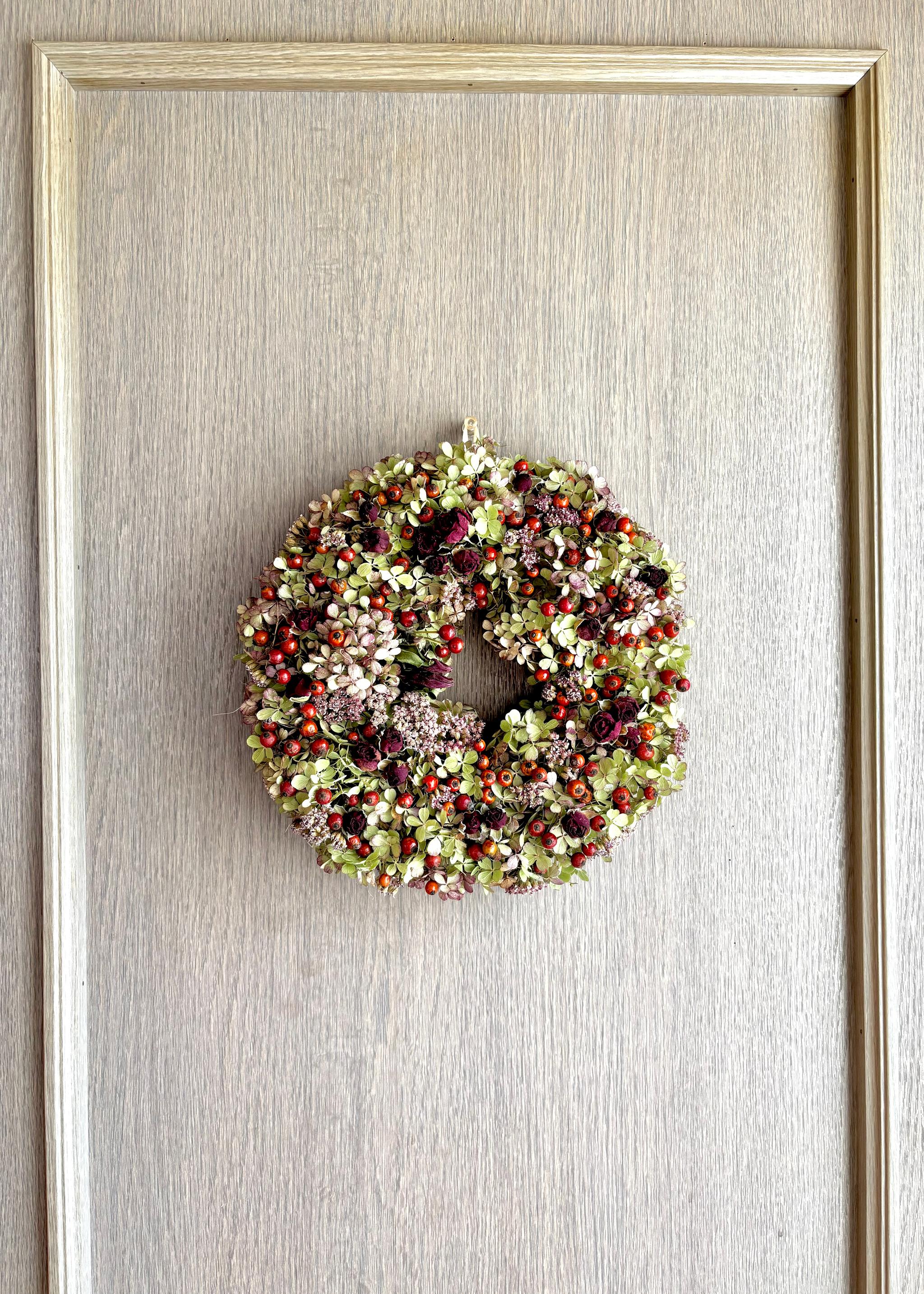ミニ薔薇とローズヒップのドライフラワーリース | 5枚目